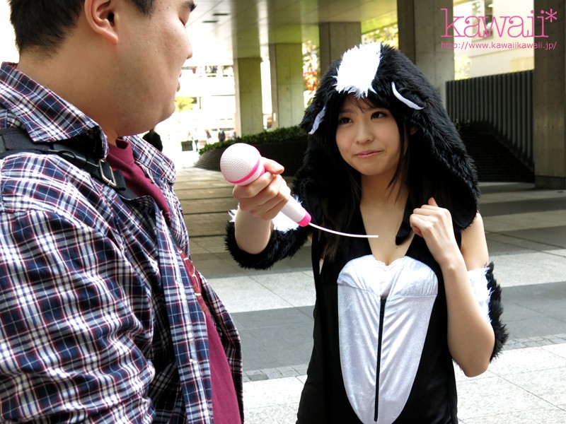 お馴染みの毛深いデブ男優がモテナイ童貞役で登場して可愛い女子と絡んでます